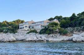 Dubrovnik archipelago, two luxury villas 604 m2 first row to the sea with pool