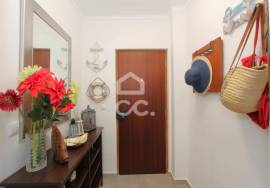 Renovated 2 bedroom apartment with parking space located in the center of Armação de Pêra