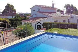 Mediterranean-style villa with large garden and private pool in Tres Cales - Ametlla de Mar (Costa Daurada)