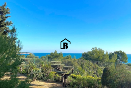 Impressive Seafront Villa with a huge garden and outdoor spaces in l'Ametlla de Mar (Costa Daurada)