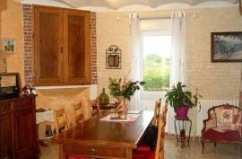 Detached Country House with Swimming Pool