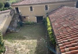 Magnificent manor with origins in the 15th century, with its farm and 30ha