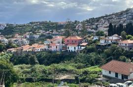 Building Land - Santo António, with sea view