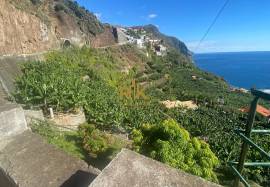 Land with 2295 m2