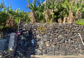 Land with 2295 m2