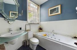 Luxury 3 Bed Flat For sale in Hove Brighton United