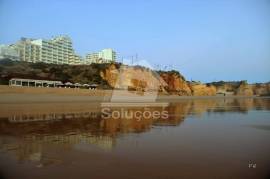 Building with three independent fractions