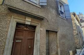 Former Winegrower House With 90 M2 Of Living Space, Large Garage And Convertible Attic.