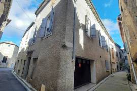 Former Winegrower House With 90 M2 Of Living Space, Large Garage And Convertible Attic.