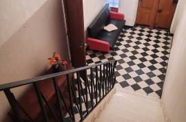 Former Winegrower House With 90 M2 Of Living Space, Large Garage And Convertible Attic.
