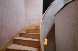 Former Winegrower House With 90 M2 Of Living Space, Large Garage And Convertible Attic.