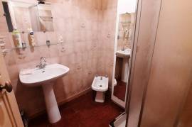 Former Winegrower House With 90 M2 Of Living Space, Large Garage And Convertible Attic.