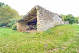 Vast Farmhouse To Renovate