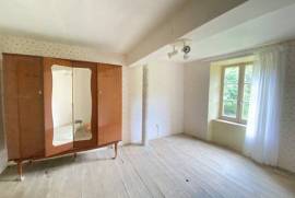 Vast Farmhouse To Renovate