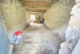 Vast Farmhouse To Renovate