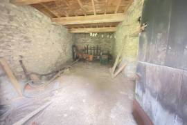 Vast Farmhouse To Renovate