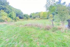 Vast Farmhouse To Renovate