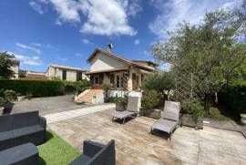 Beautiful Detached Villa in Landscaped Gardens