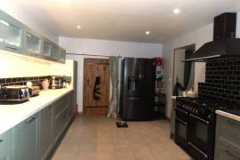€299900 - Beautiful Detached 4 Bedroomed Stone Property