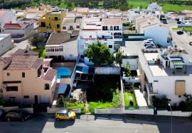 Urban land for construction of a 3 bedroom detached house in Calvário, Estômbar, Lagoa