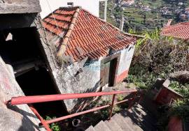 2 Villas with Old Grocery Store