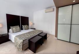 3 Bed Top Floor Apartment at Porto de Mós