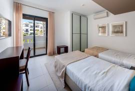 3 Bed Top Floor Apartment at Porto de Mós