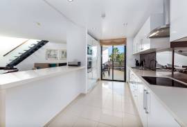 3 Bed Top Floor Apartment at Porto de Mós