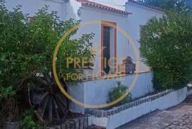 Set of 2 villas with land in Cortelha 4064 m2