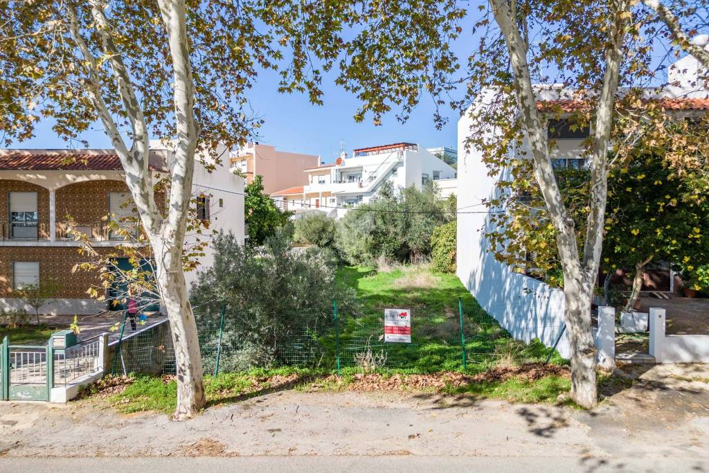 Building plot available in Moncarapacho., East Algarve