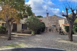 Beautiful Stone Property With 3 Independent Accomodations On 1641 M2 With Pool And Views