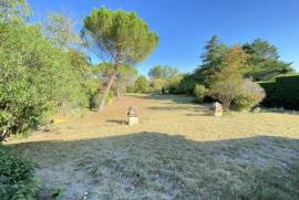 Detached Villa With Large Garden