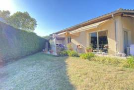 Detached Villa With Large Garden
