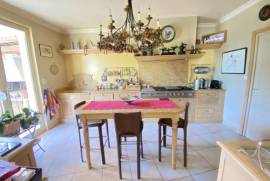 Detached Villa With Large Garden