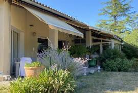 Detached Villa With Large Garden