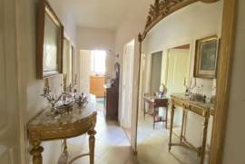 Detached Villa With Large Garden