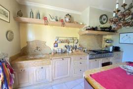 Detached Villa With Large Garden