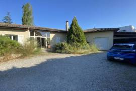 Detached Villa With Large Garden