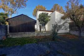 Detached Town House With Garden And Garage