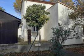 Detached Town House With Garden And Garage