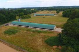 Grassland arable and poultry farm of 45 hectares