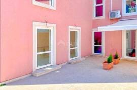 ISTRIA, NOVIGRAD - Attractive business and residential space