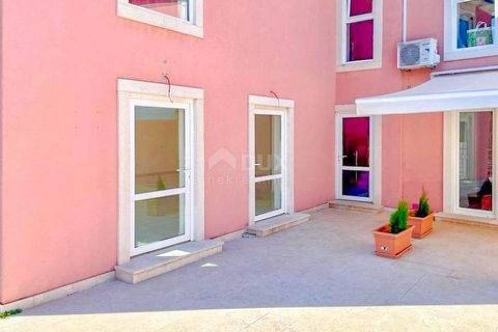 ISTRIA, NOVIGRAD - Attractive business and residential space
