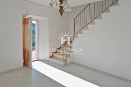 Stone-built house with terrace and cellar