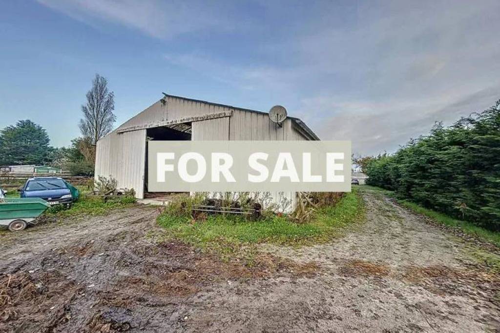 Barns and Land For Sale, Ideal for Horses