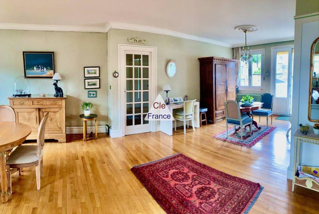 Bel Appartement De 160m2, Plein Centre Ville + Garage + Studio 28 M2