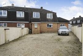 4 bedroom, Semi-detached house for sale