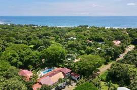 Manta Ray Lodge: A unique opportunity to own a hotel in Playa Junquillal!