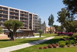REAL RIGHTS OF PERIODIC HOUSING
Magnificent opportunity to become the owner of a week's holiday in one of the best hotels in Cascais, where you can enjoy the sun, the sea and the sound of the waves at any time of the day