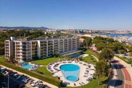 REAL RIGHTS OF PERIODIC HOUSING
Magnificent opportunity to become the owner of a week's holiday in one of the best hotels in Cascais, where you can enjoy the sun, the sea and the sound of the waves at any time of the day